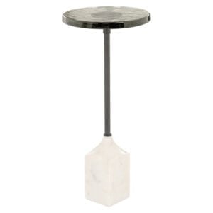Bijzettafel met marmeren blad en metalen onderstel voor modern interieur.