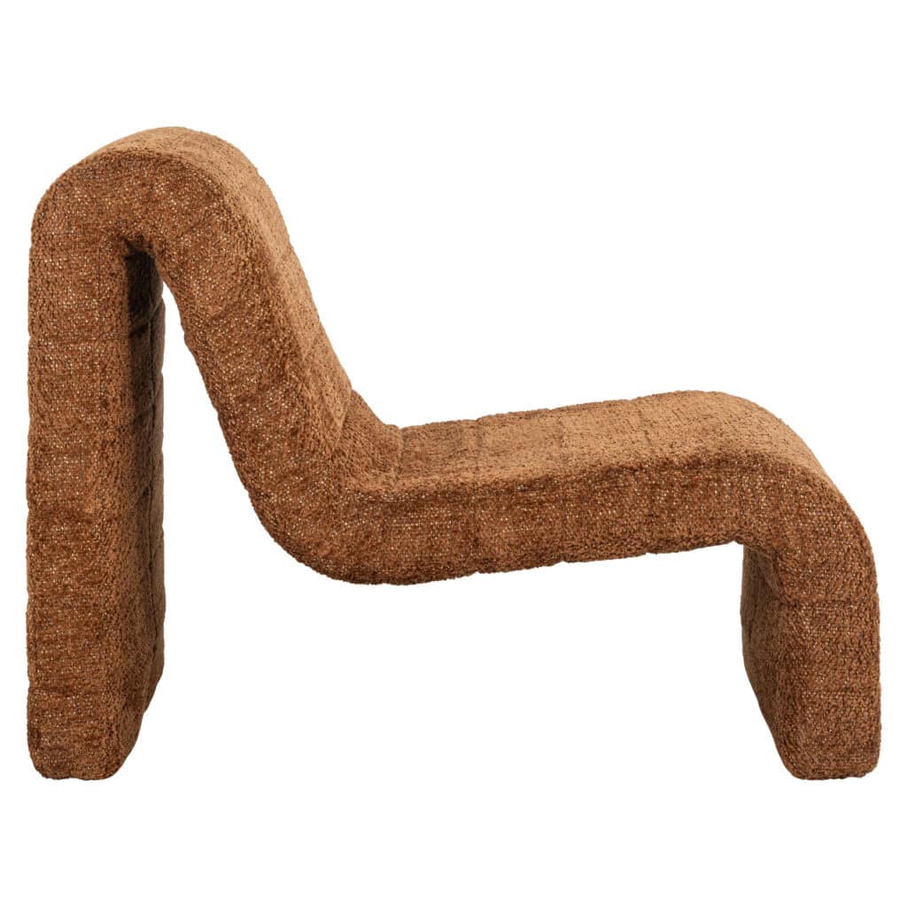 Banc de style bohème aux formes organiques et aux teintes terreuses.