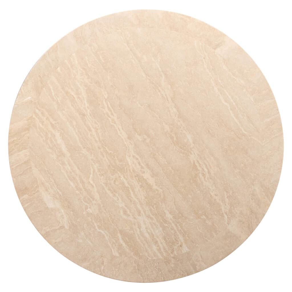 Marmeren vloer in woonkamer met natuurlijke beige tinten en subtiele aders.