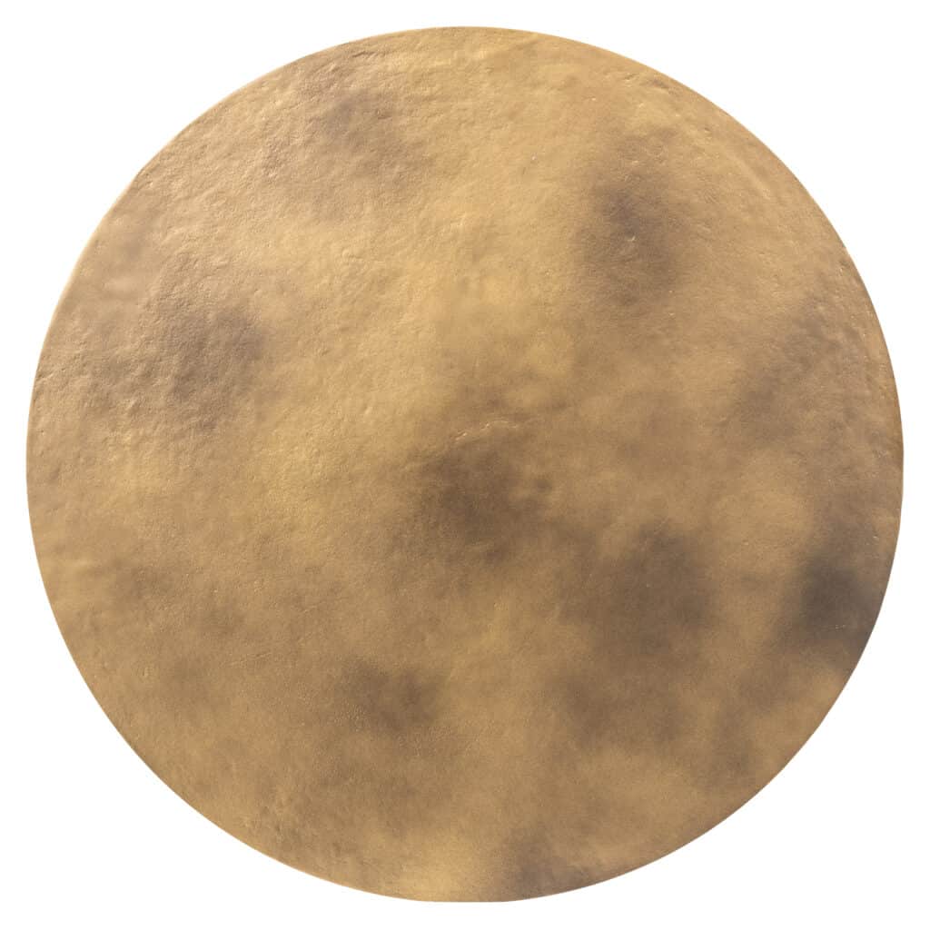 Boule dorée au fini mat pour la décoration d'intérieur.