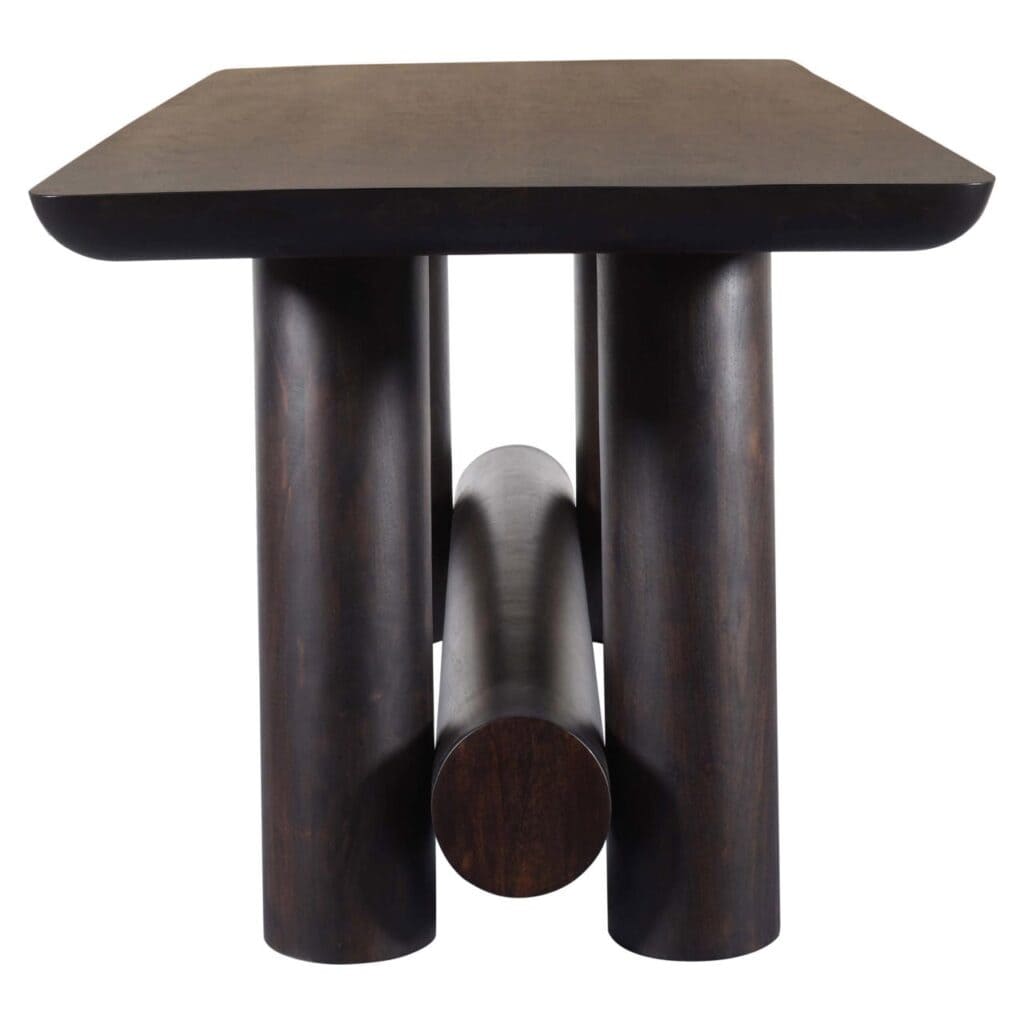 Robuster Thekentisch aus Holz in Braun mit einzigartigem Design.
