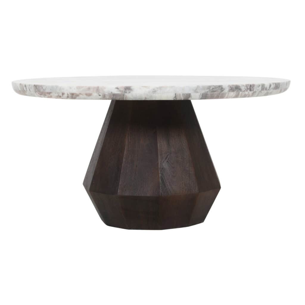 Moderne salontafel Oberoy Blush met marmeren blad en houten onderstel.
