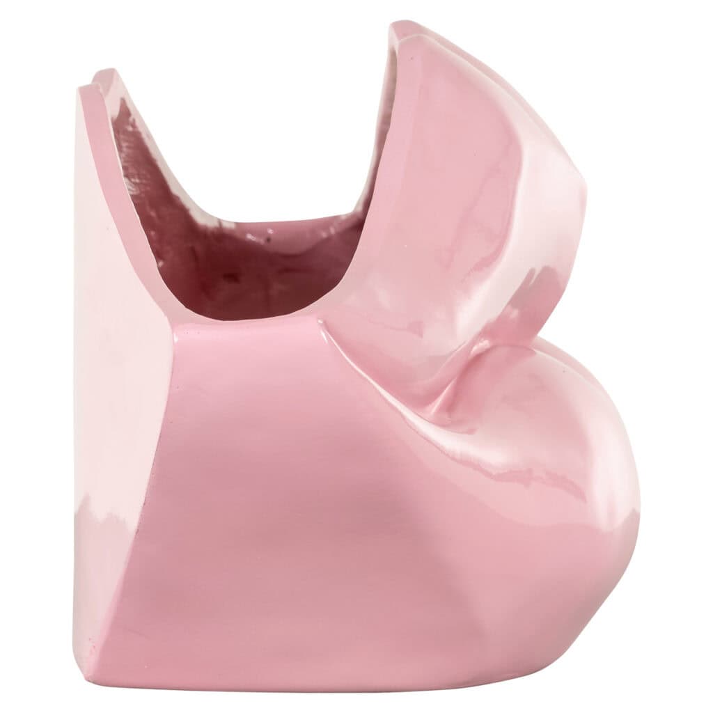 Lippo rose aux formes sculpturales modernes.