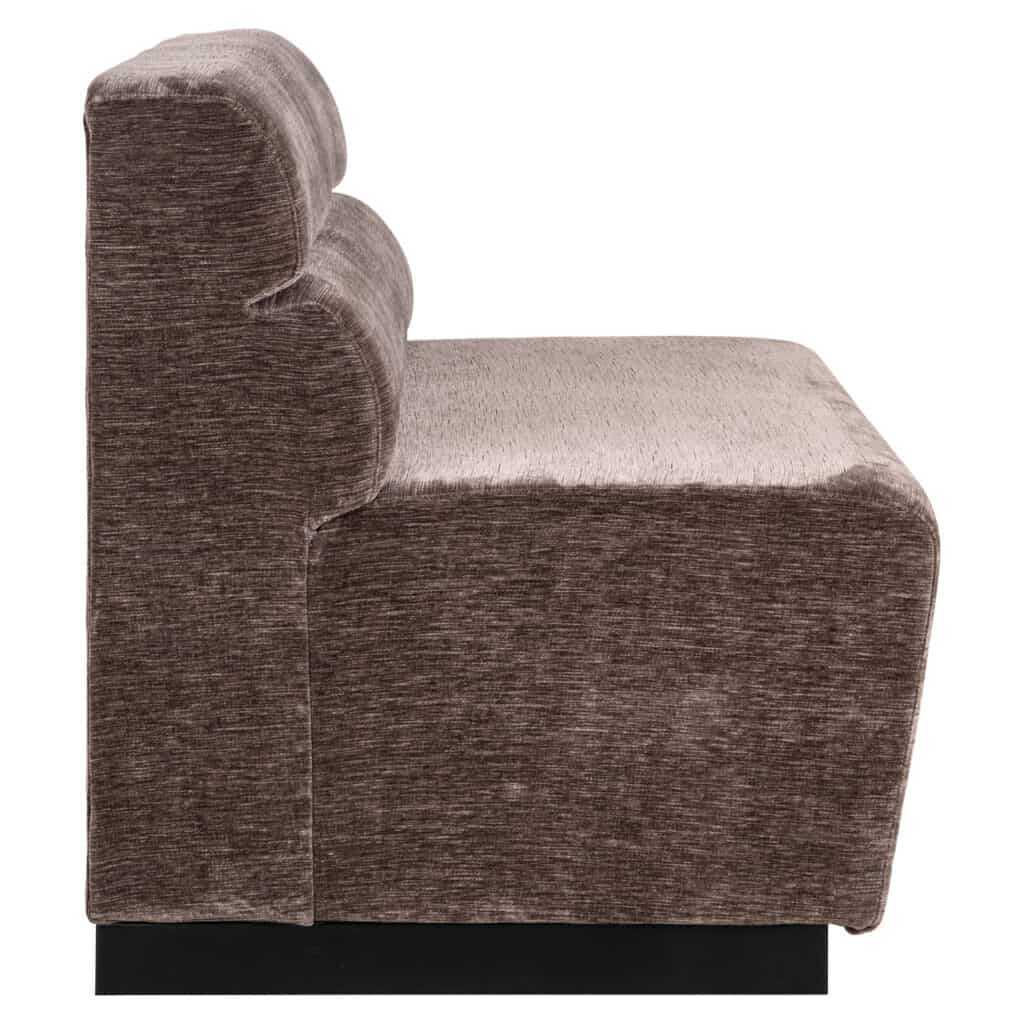 Luxe bank met stoffen bekleding en modern design, perfect voor stijlvolle interieurs.