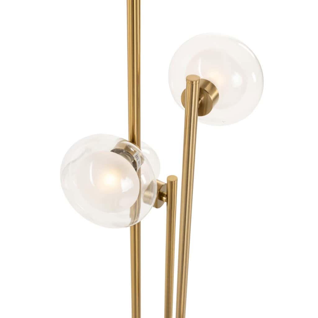Lampadaire moderne avec une finition dorée et des boules en verre.