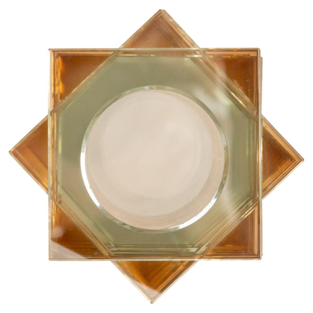 Ensemble de vases modernes au design géométrique, en verre.