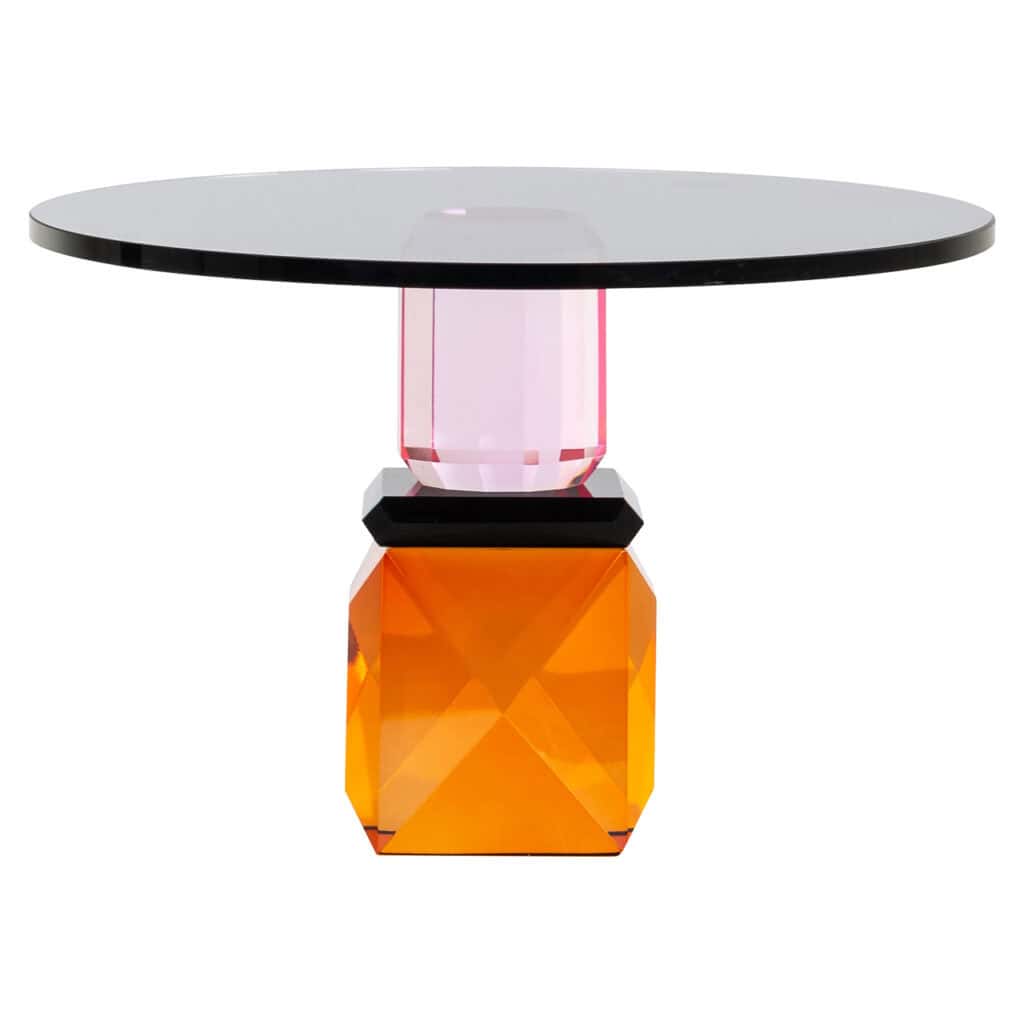 Feya modern cake stand Feya a colorful design and glass base.