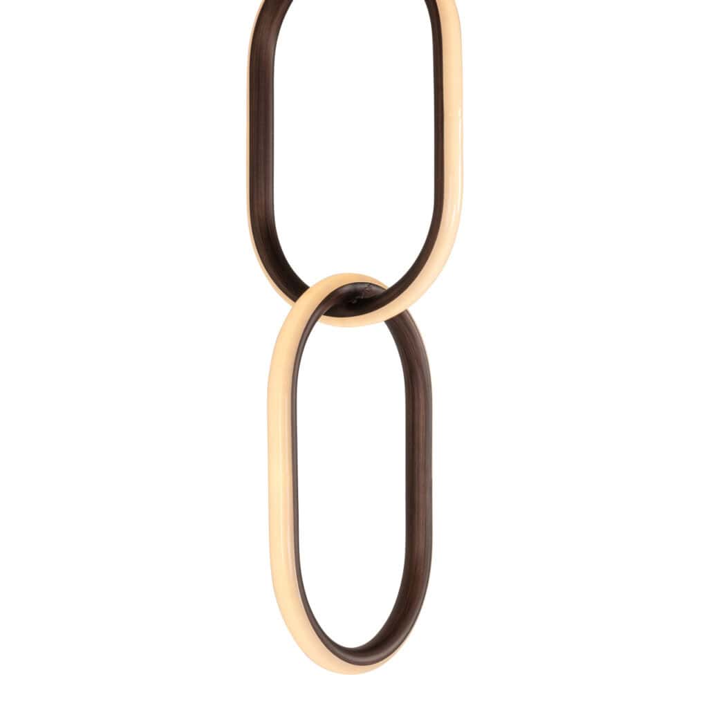 Design kettinglamp met bruin en beige afwerking voor modern interieur.