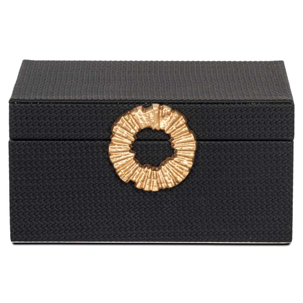 Luxe zwarte sieradendoos met gouden decoratief detail voor elegante opslag.