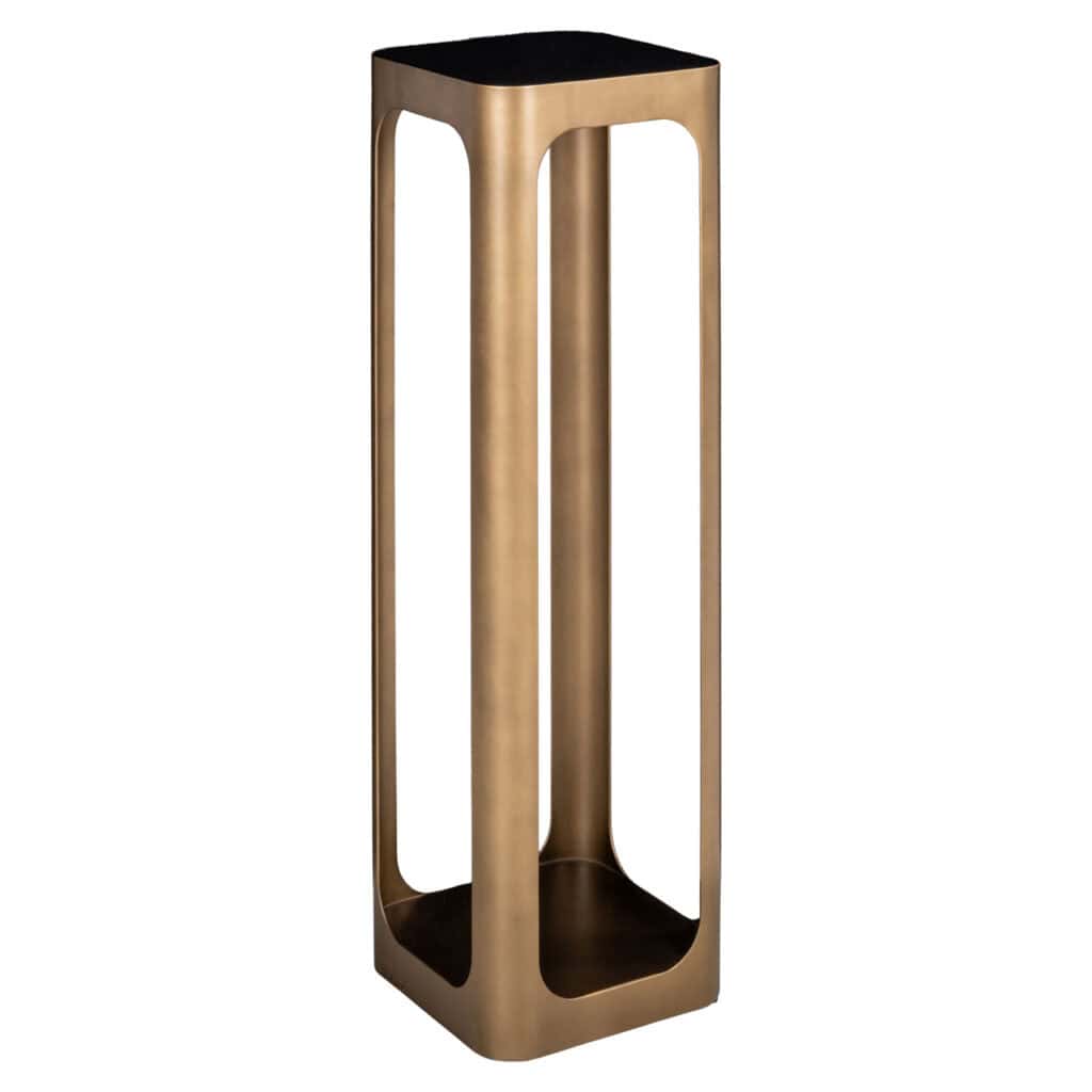 Goldene Säule modernen, klaren Linien für eine luxuriöse Inneneinrichtung.