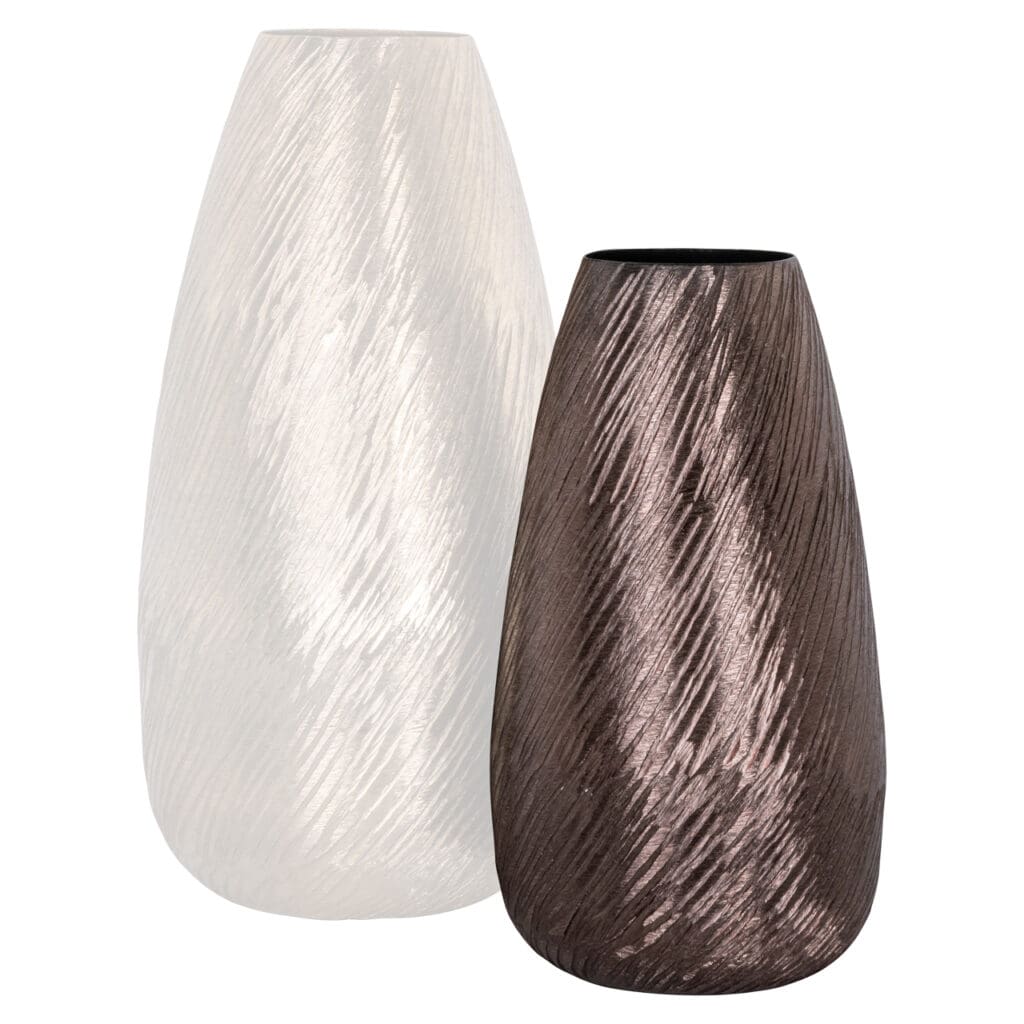 Vases en bronze de Richmond Interiors finitions riches en textures.