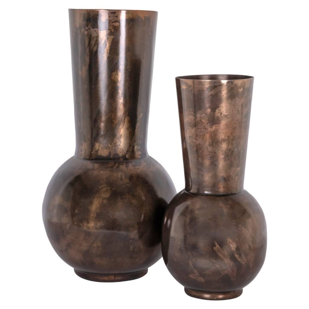 Set aus Kupfervasen mit Vintage-Optik zur Innendekoration.