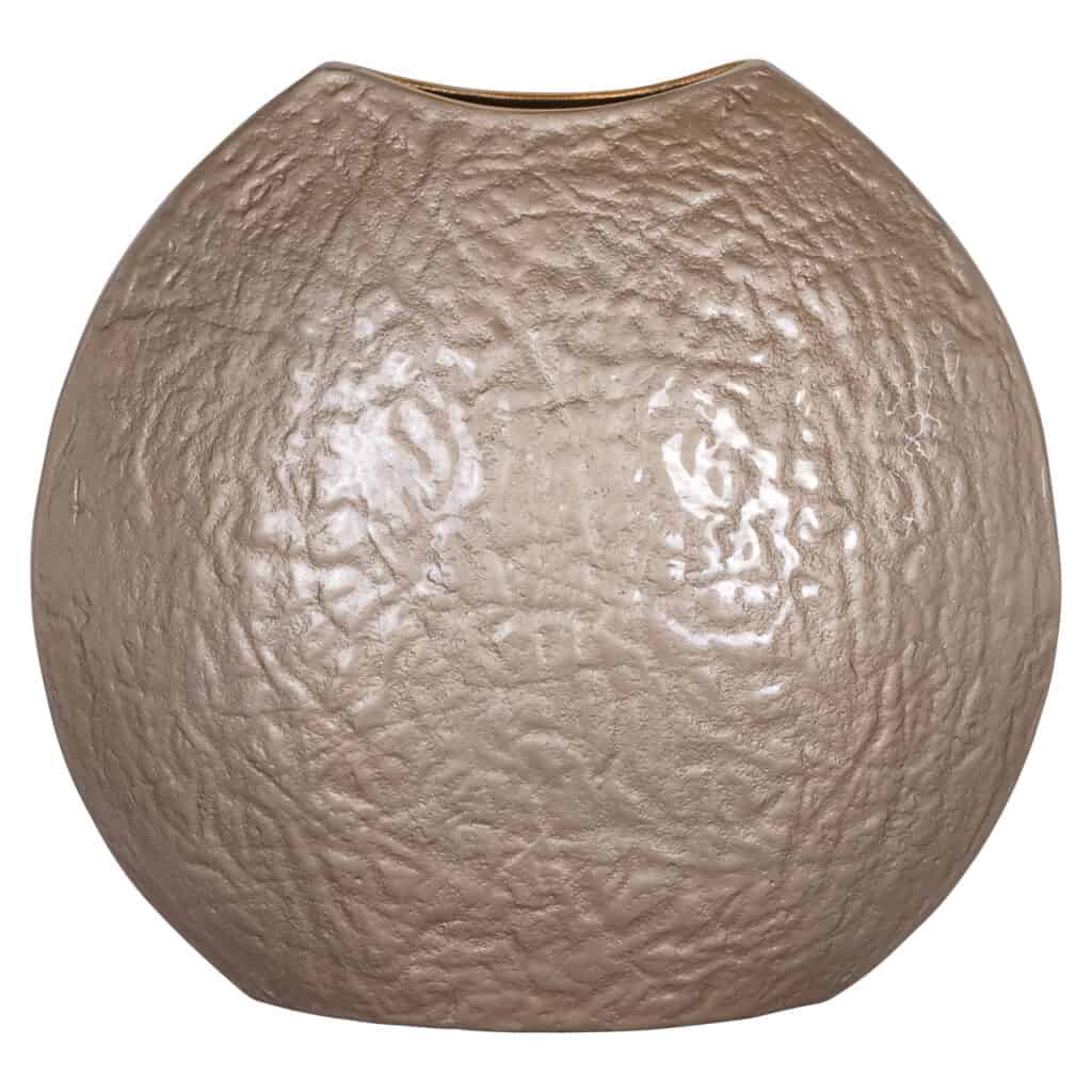 Grand vase en céramique texturé, de couleur beige, au design moderne, destiné à la décoration d'intérieur.
