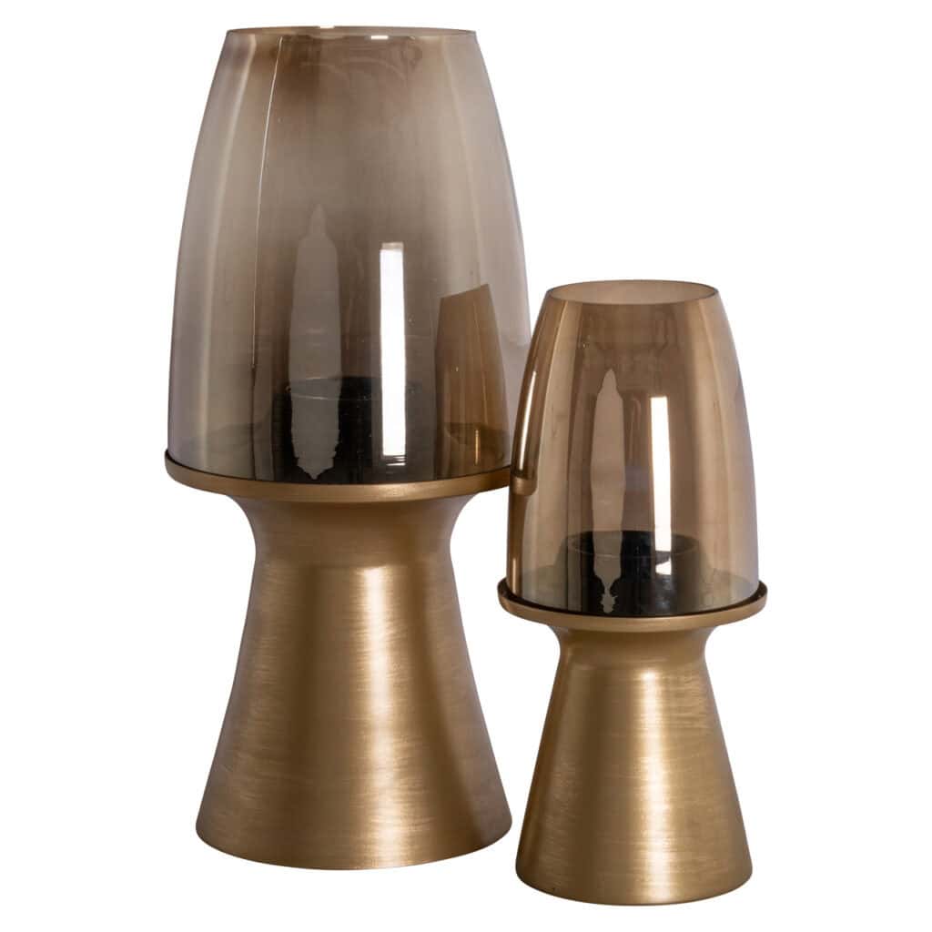 Luxe glazen kandelaars set met goudkleurige basis voor stijlvolle interieurdecoratie.