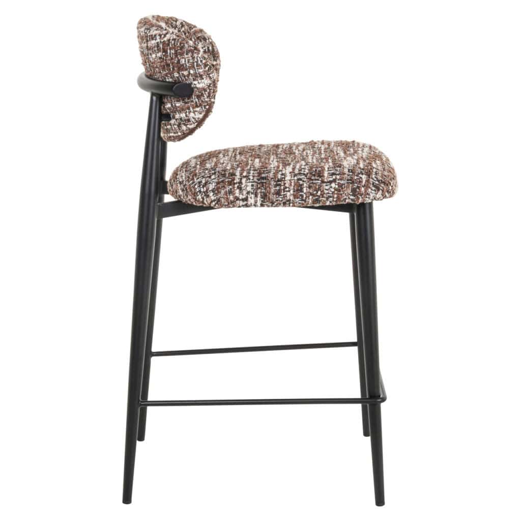 Stoel met gestoffeerde zitting en rugleuning, modern design, perfect voor interieurdecoratie.