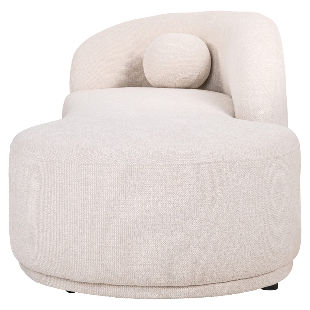 Luxe ronde fauteuil met zachte bekleding en kussens, perfect voor moderne interieurdesigns.