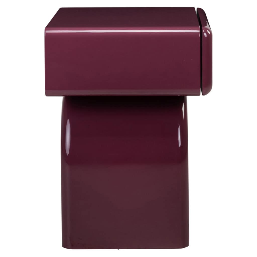 Cave à vin moderne de couleur rouge foncé, à la fois élégante et fonctionnelle.