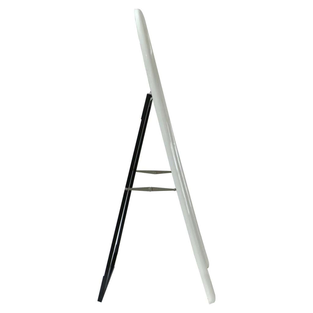 Moderne wandspiegel met zwart en wit frame voor stijlvolle interieurdecoratie.