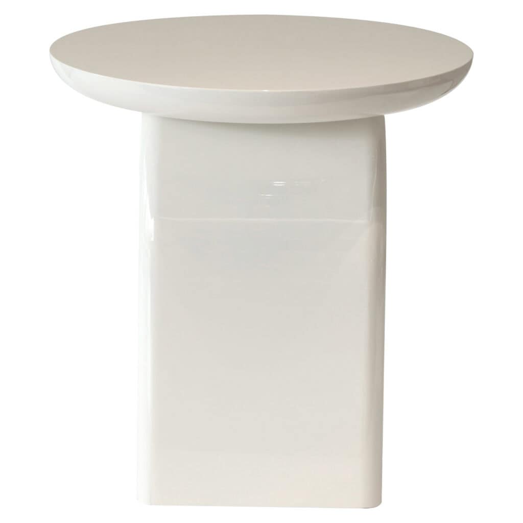 Moderne witte bijzettafel met glad oppervlak en minimalistische uitstraling.