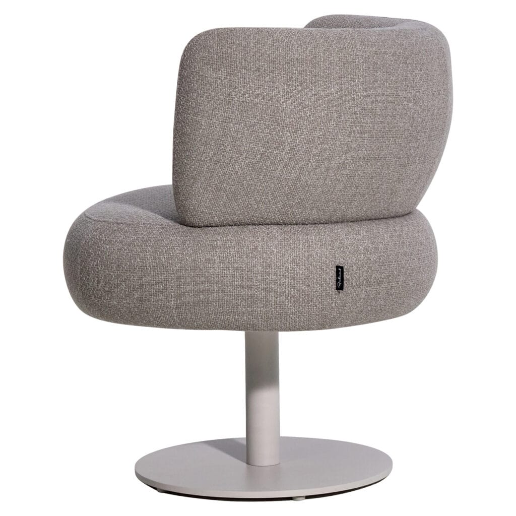 Moderne ontwerpstoel met comfortabele bekleding en verstelbare rugleuning.