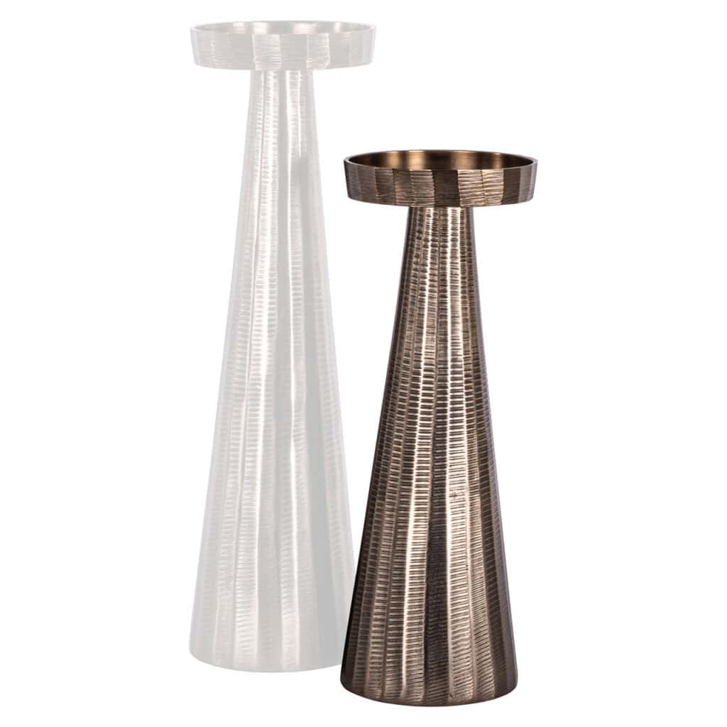 Elegante Kerzenhälter aus Metall Kerzenhälter eine moderne Einrichtung, in Silber und Bronze, mit einem Streifenmuster.