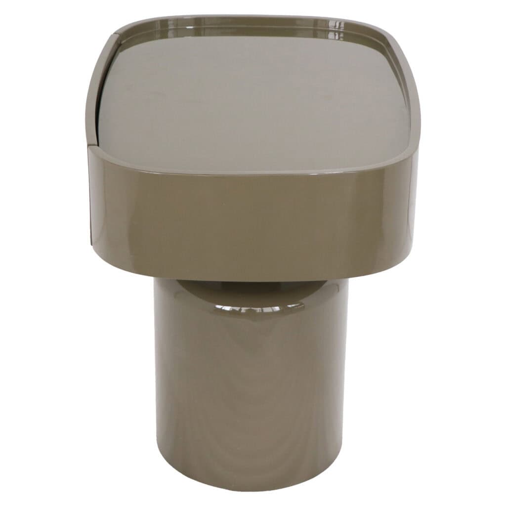 Lavabo de salle de bains moderne de couleur beige, au design épuré et à la finition lisse.