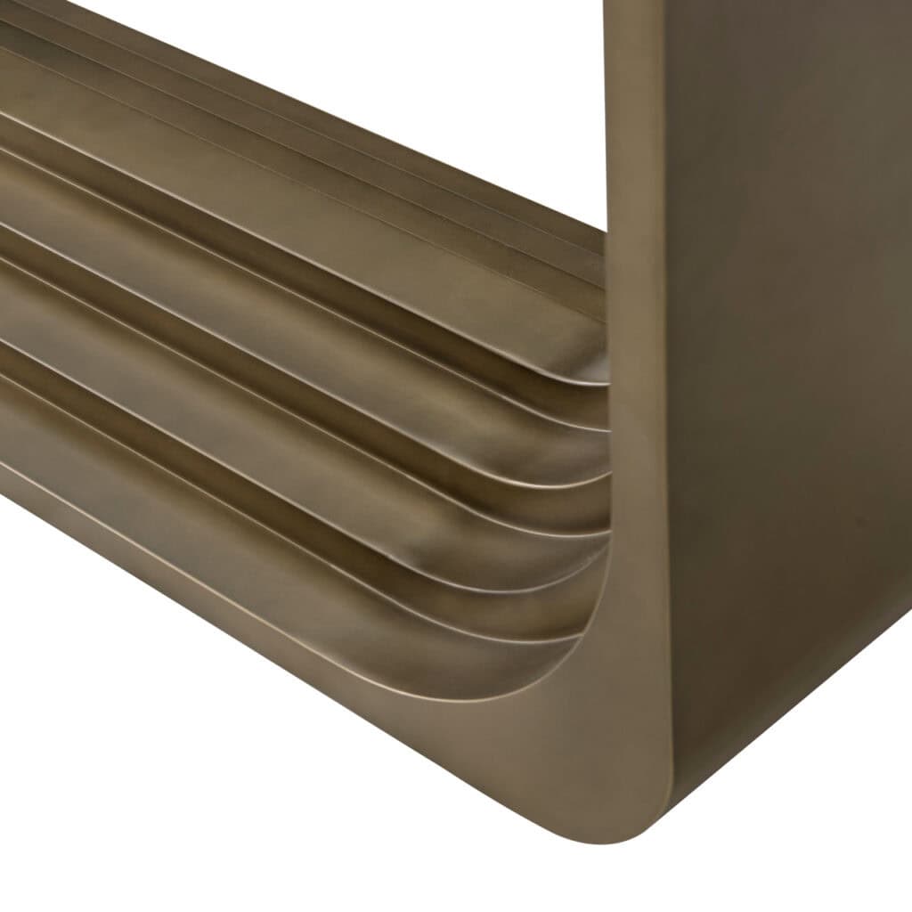 Metaal meubel met gestroomlijnde details en strakke afwerking voor een eigentijdse interieurstijl.