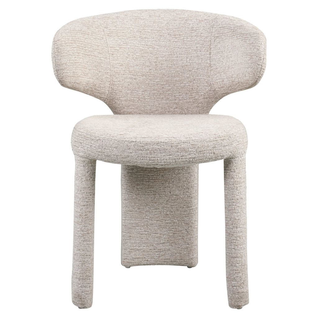 Fauteuil design confortable, doté d'un revêtement moelleux et de pieds en bois, idéal pour un intérieur moderne.