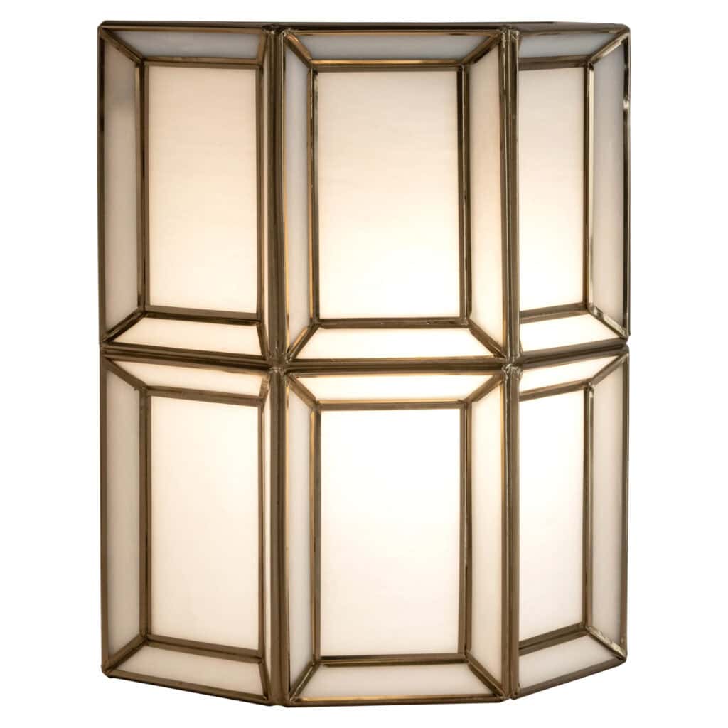Cadre de fenêtre au style moderne, avec une armature métallique et des panneaux blancs, adapté à la décoration d'intérieur.