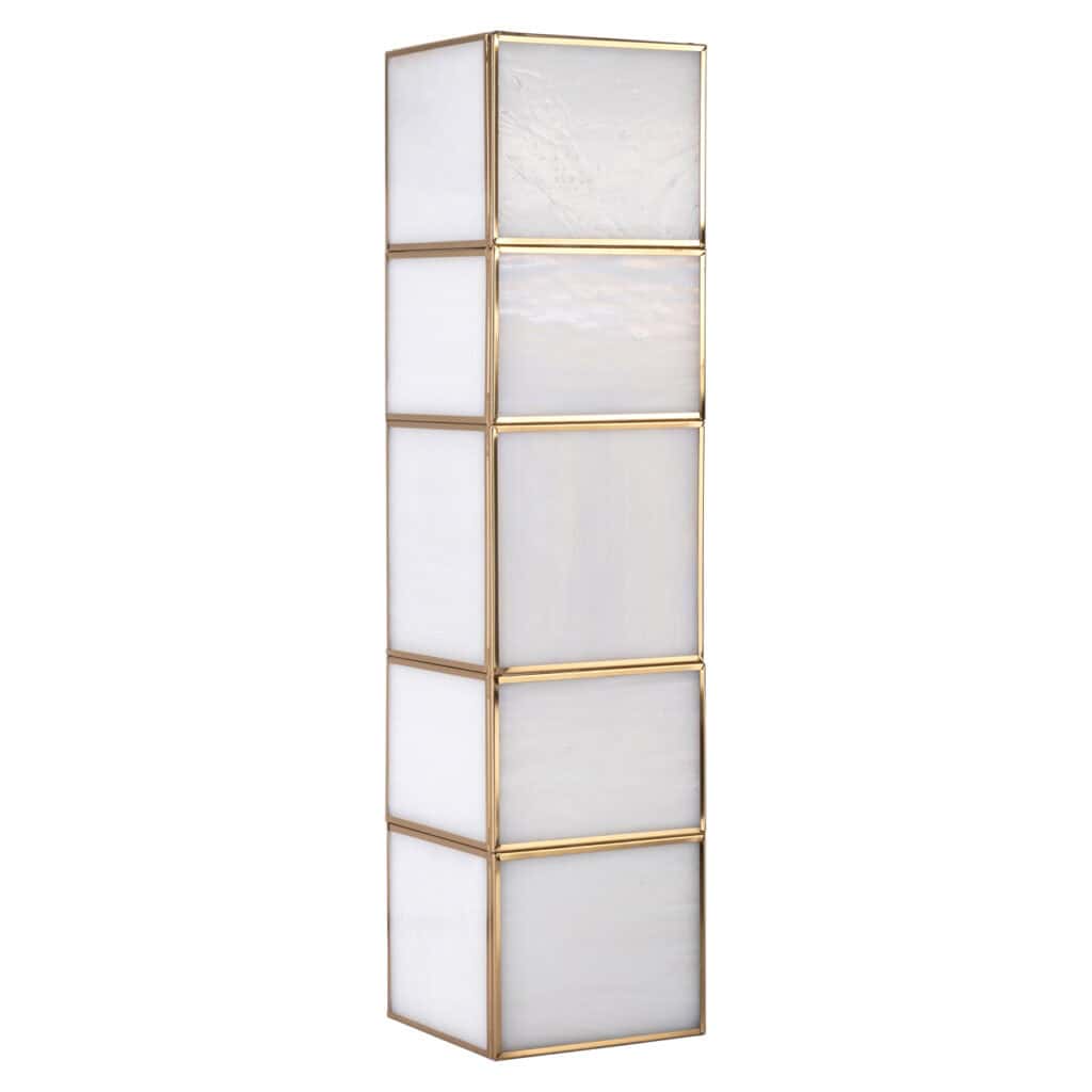 Armoire blanche de luxe avec des finitions dorées, au design moderne, idéale pour les intérieurs élégants.
