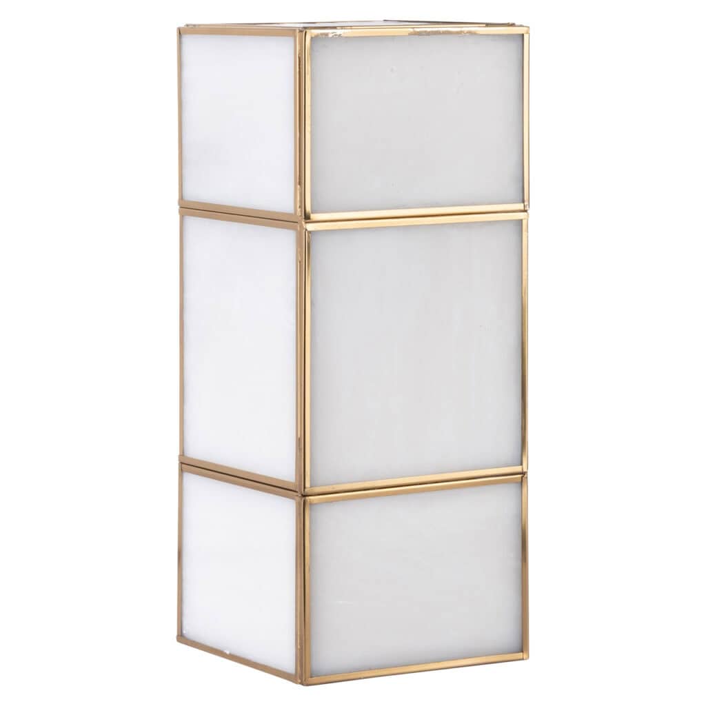 Elegant roomdivider met gouden frame en witte panelen voor stijlvolle interieur scheiding.