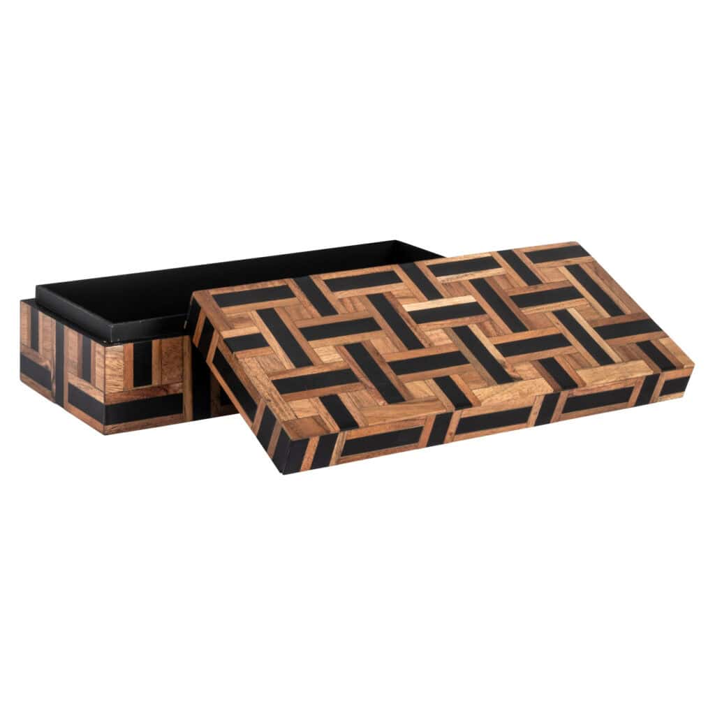 Échiquier de luxe en bois, orné d'un motif géométrique et de détails noirs et couleur bois.
