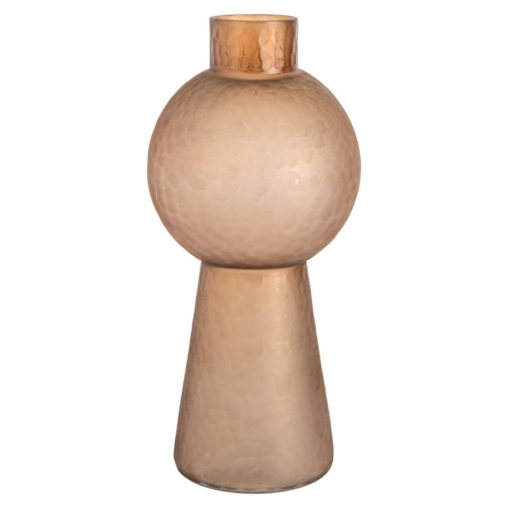 Vase en céramique fait main, à la finition mate et à la texture unique, idéal pour un intérieur moderne.