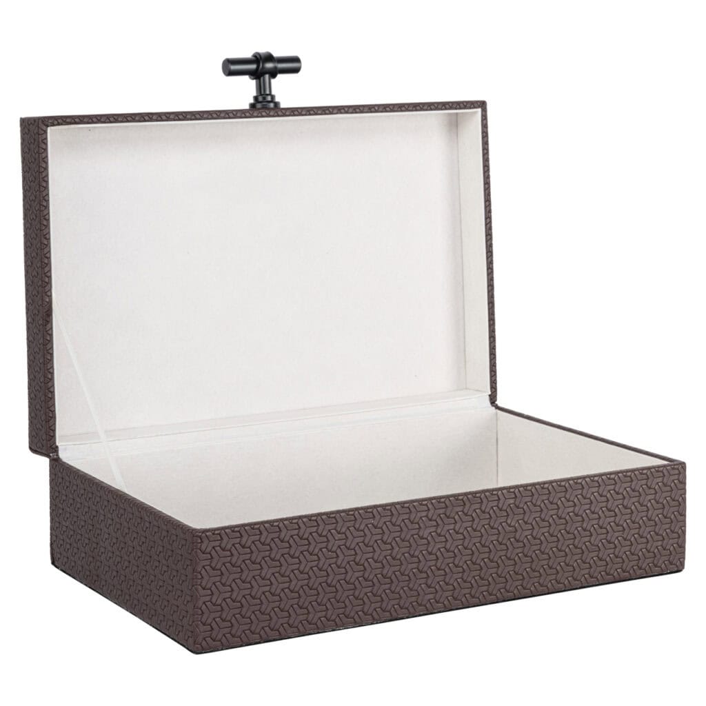 Elegante sieradendoos met slot en binnenvak voor veilige opslag.