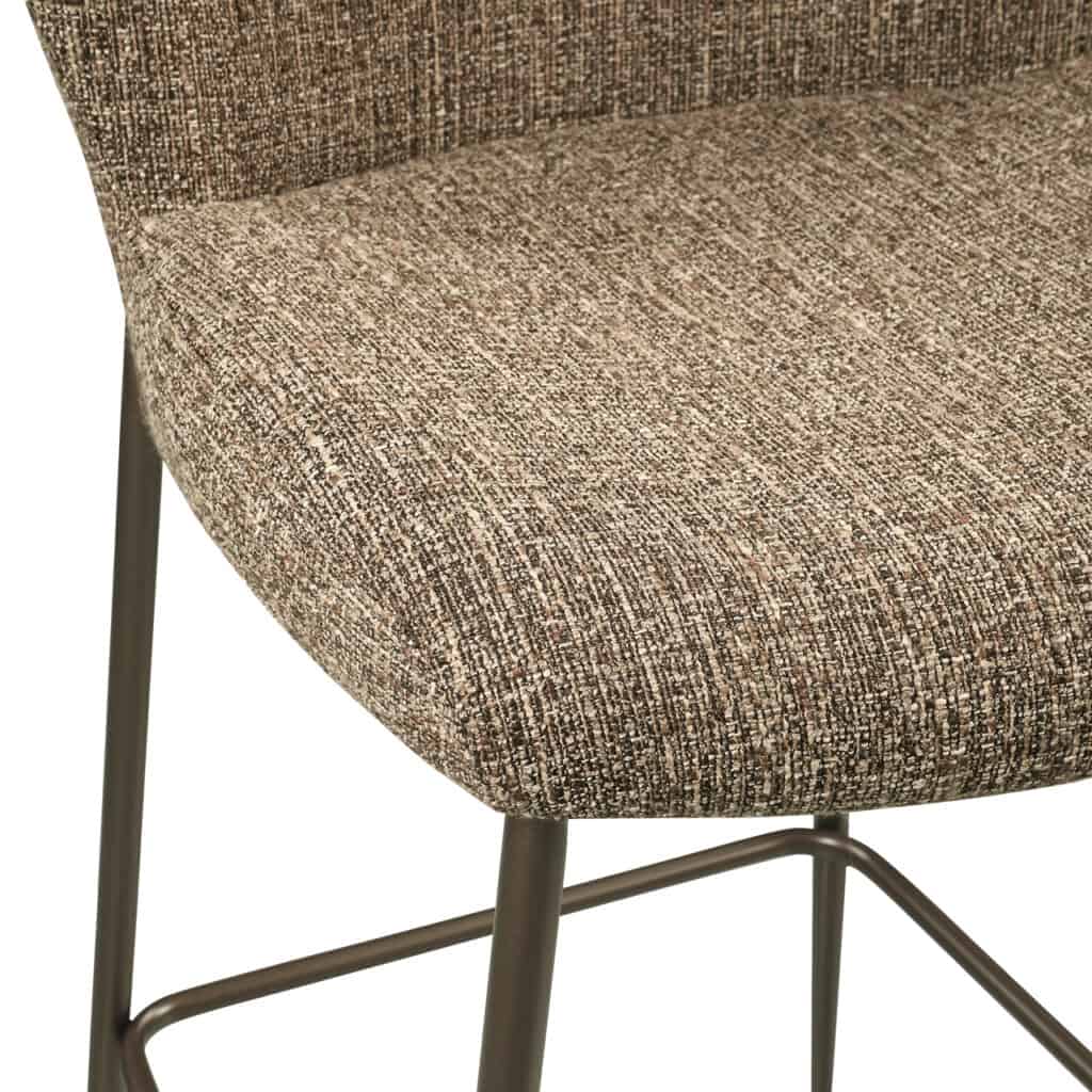 Odarby eetkamerstoel met bruine tweed bekleding en metalen poten.