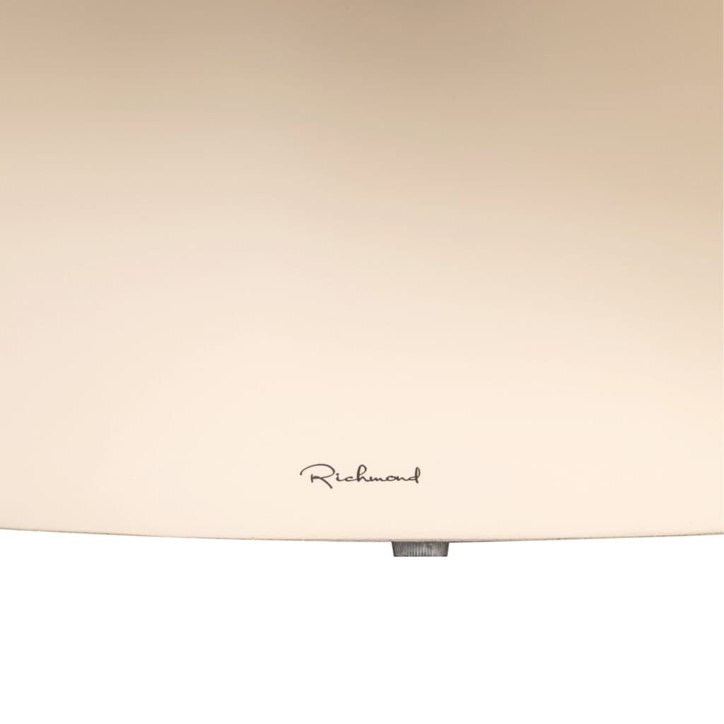 Buiten salontafel Urban Bloom sandstone met Richmond logo.