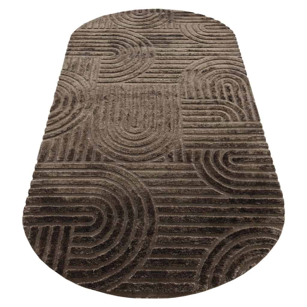 Donkerbruin vloerkleed met geometrisch patroon van Richmond Interiors.
