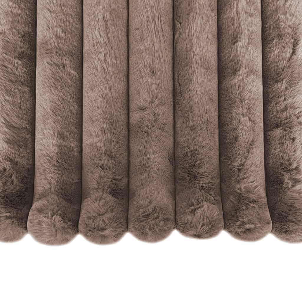 Luxueus taupe fluwelen meubelstof met zachte textuur.