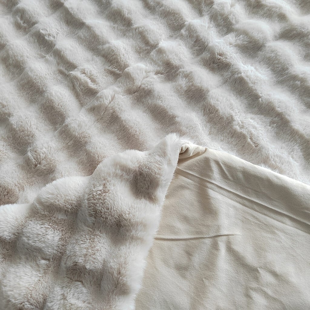 Zacht, wollig plaid in cream kleur voor comfort en stijl.