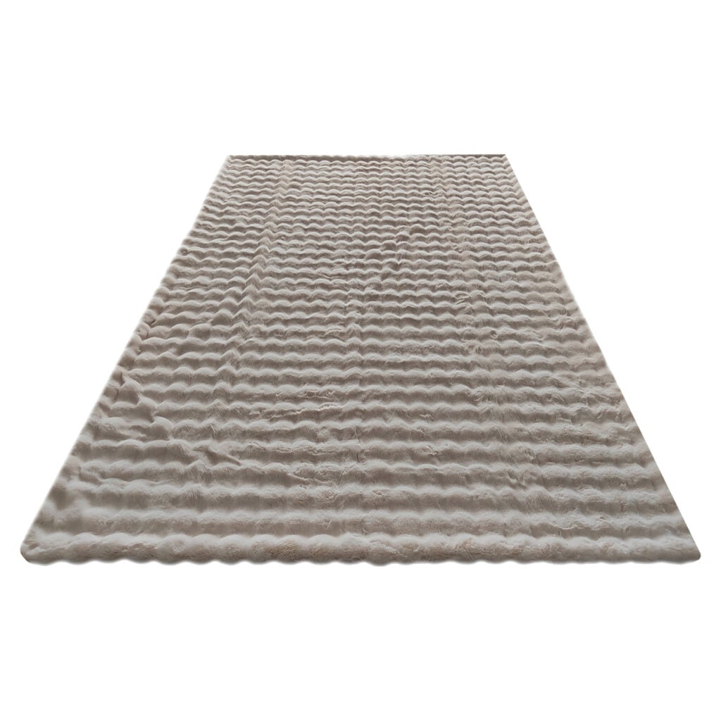 Luxe cream vloerkleed met ruitpatroon voor gezellige interieur.