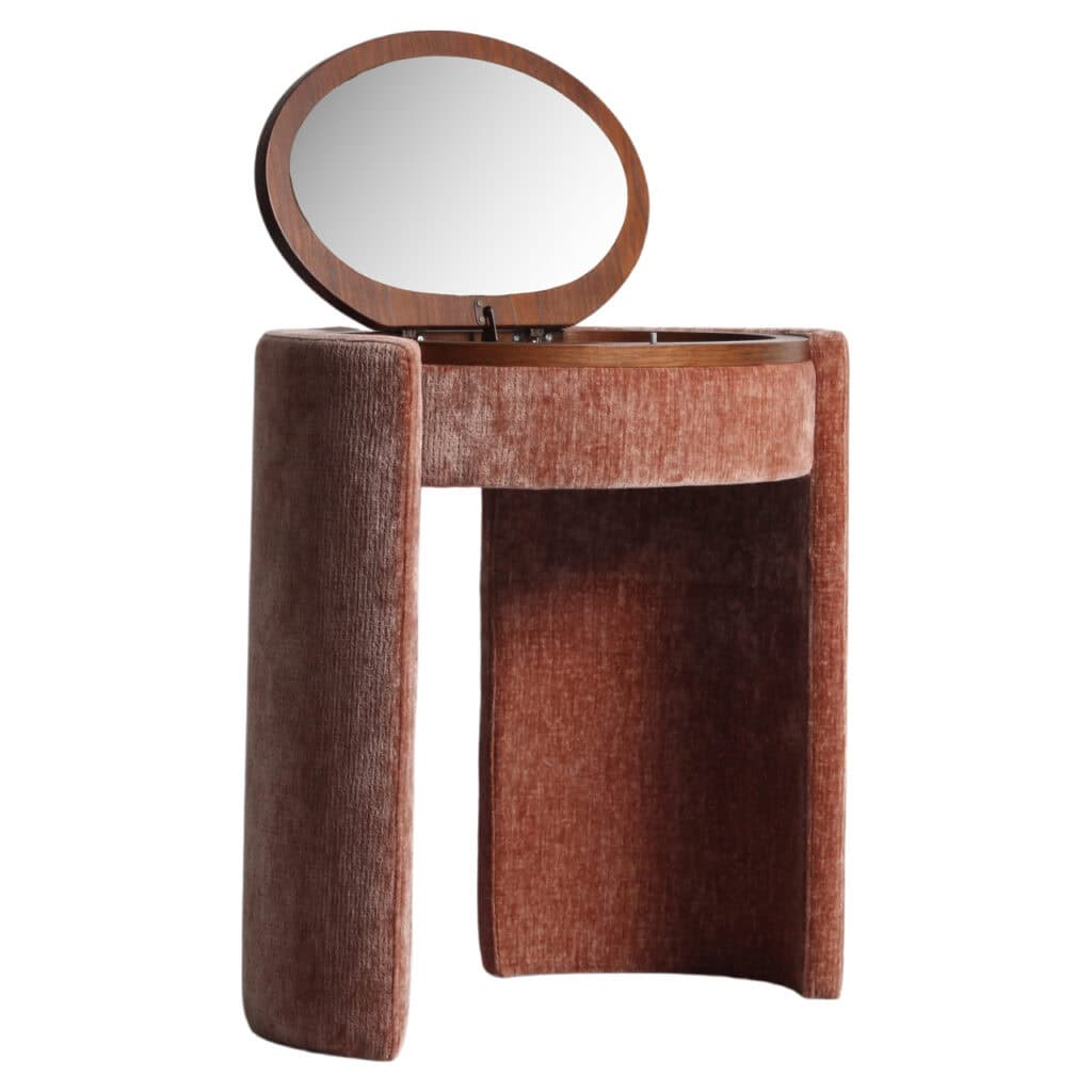 Kaptafel met spiegel en velvet bekleding in roze tint.