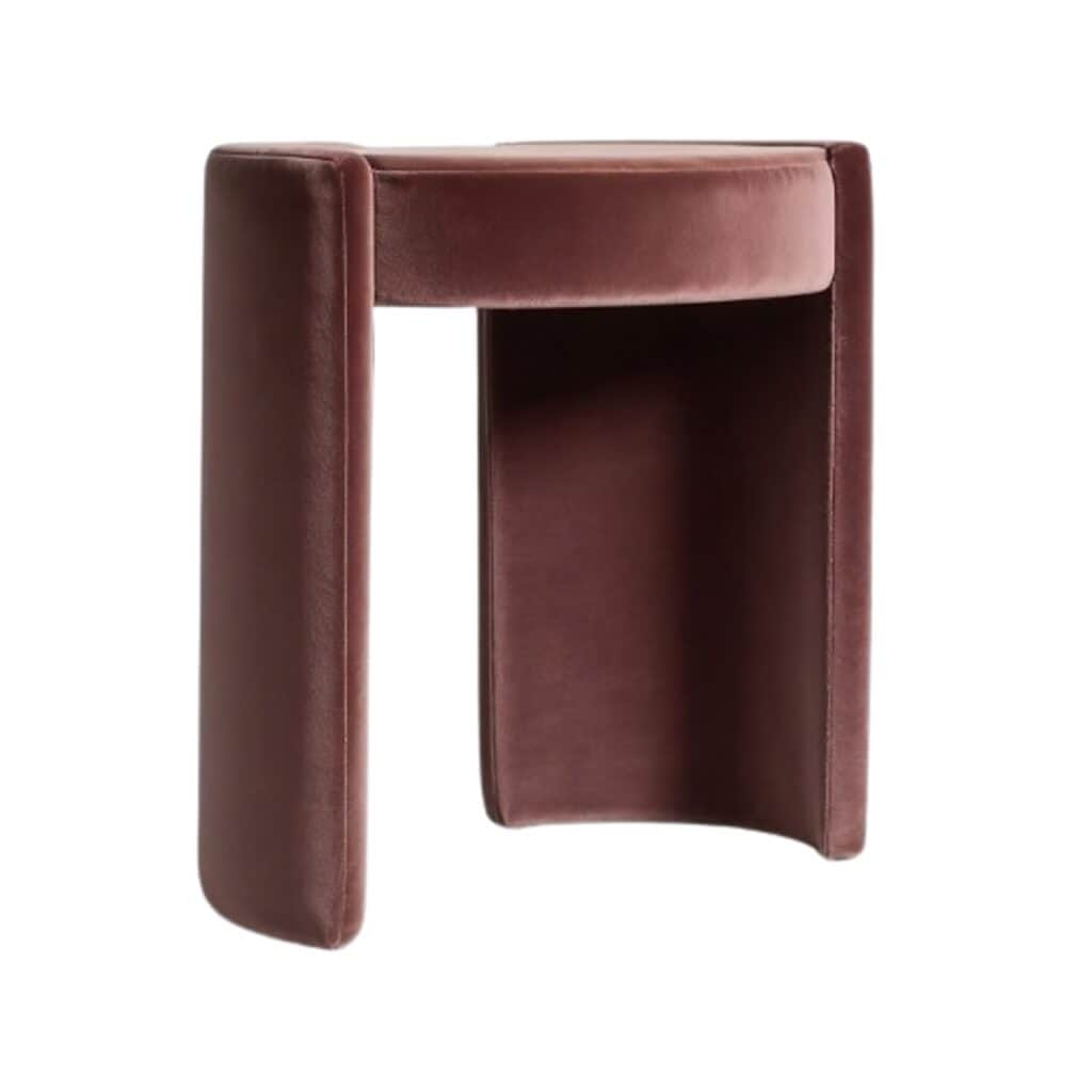 Luxe bijzettafel met zachte roze fluwelen afwerking.