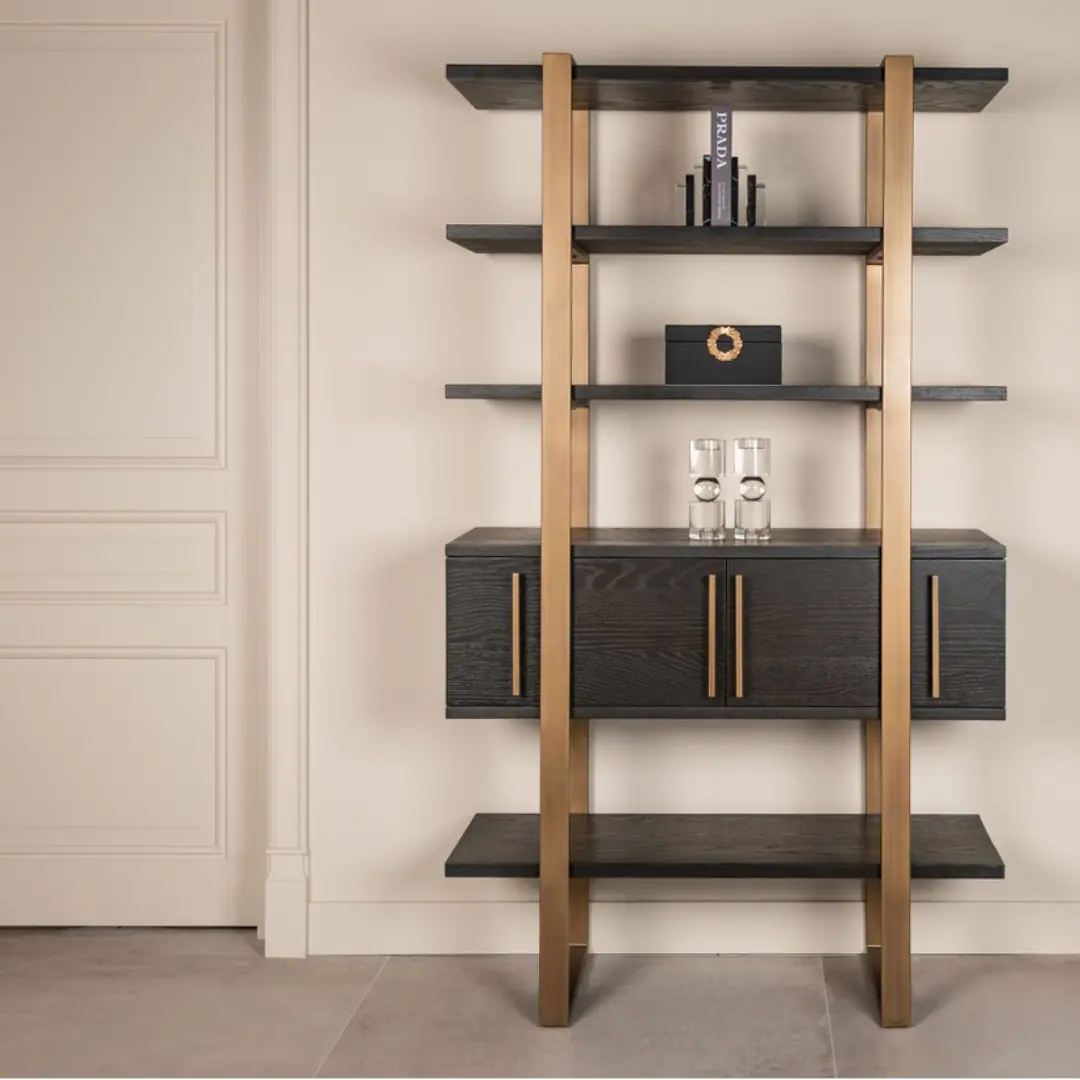 Bibliothèque moderne avec meuble de rangement, en noir et bois, un élément de décoration d'intérieur élégant.