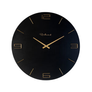 Moderne zwarte klok met gouden details en wijzers.
