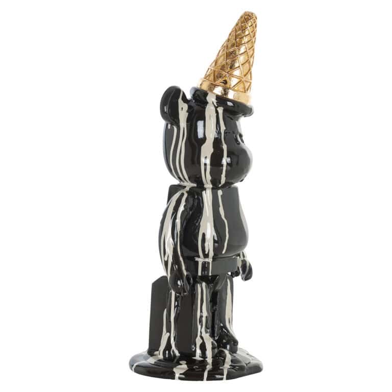 Decoratief Icebear beeld met ijsje in zwart-wit en gouden hoed.