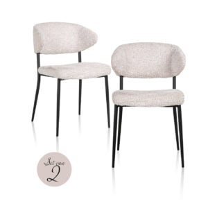 set de 2 chaises de salle à manger beiges aux pieds noirs.