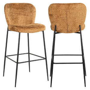 Moderne barstoel Darby met cognac fusion bekleding en zwarte metalen poten.