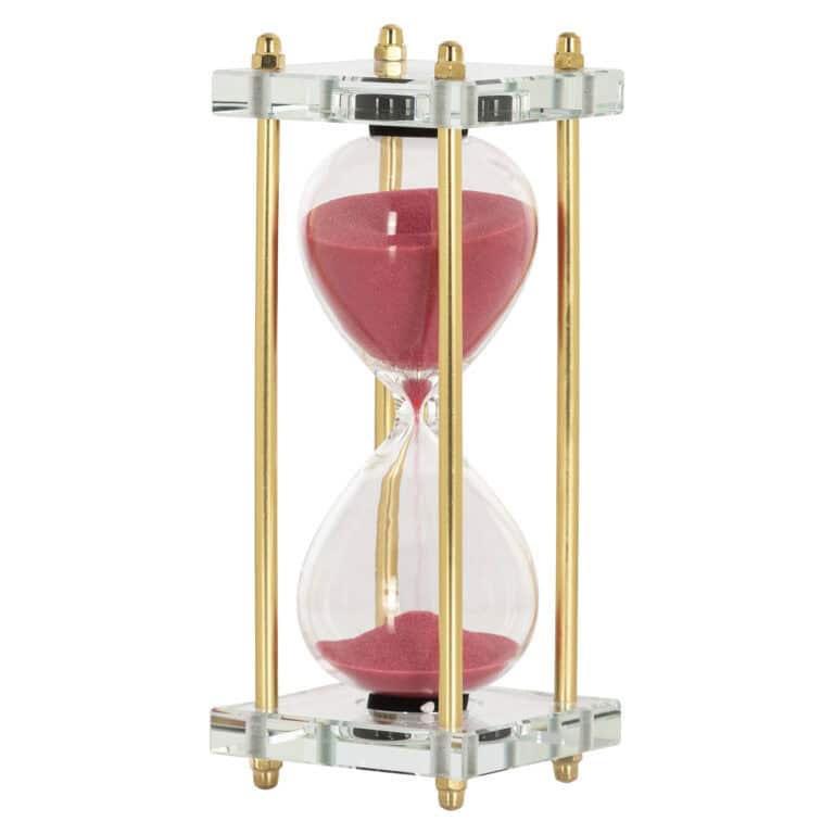 Decoratief zandloper met roze zand en gouden details.