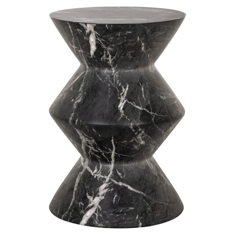 Bijzettafel Bosco zwart marmer met unieke vorm en marmerpatroon.