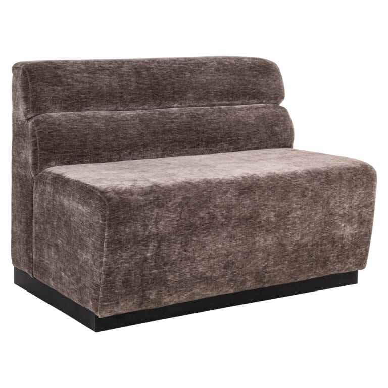 Delia en velours marron, conçue sur mesure pour allier confort et élégance.